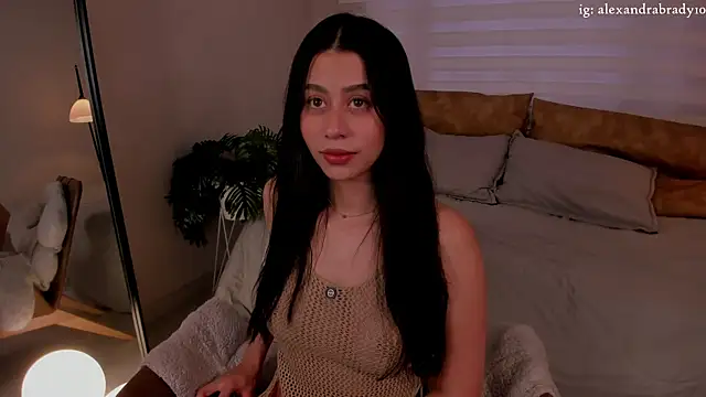 hannah brady online show from October 14, 9:36 pm