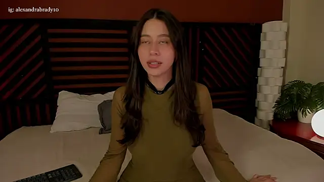 hannah brady online show from February 25, 12:55 am