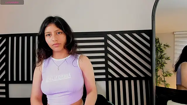 Snapshot of Savannah_Cameron chatting on February 13, 3:56 pm Savannah Cameron online show from February 13, 3:56 pm