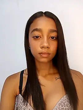 Zoe Sweett18 online show from May 4, 6:33 pm