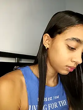 Zoe Sweett18 online show from April 13, 7:18 pm