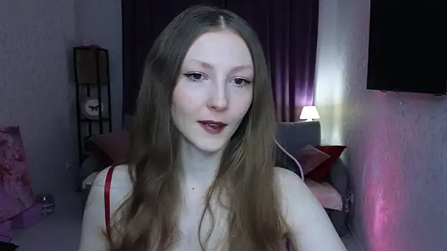 Snapshot of Sweeet_Lilit chatting on October 18, 10:45 pm Sweeet Lilit online show from October 18, 10:45 pm