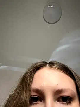 Snapshot of Sweeet_Lilit chatting on December 3, 7:46 pm Sweeet Lilit online show from December 3, 7:46 pm