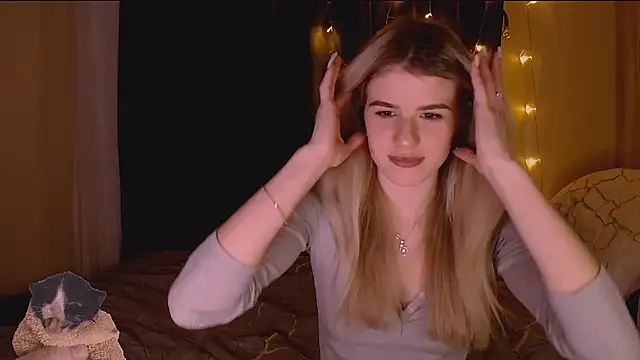 Melissa smith  online show from December 13, 8:04 pm