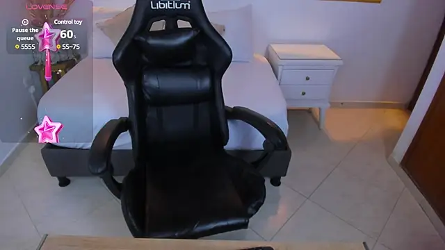 yesenia25 x online show from February 4, 7:11 pm