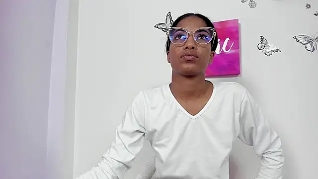 Snapshot of dany_brownie chatting on March 1, 8:23 am dany brownie online show from March 1, 8:23 am