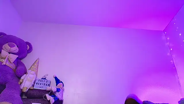 MiaFlamesxxx online show from December 18, 12:27 am