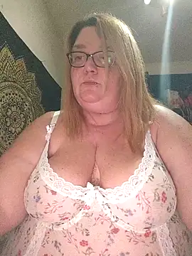 diosacurvy1984 online show from February 5, 11:22 pm