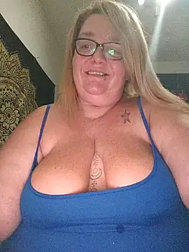 diosacurvy1984 online show from November 18, 11:15 pm