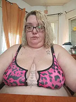 diosacurvy1984 online show from May 12, 4:35 pm