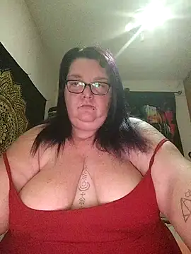 diosacurvy1984 online show from February 26, 11:05 pm