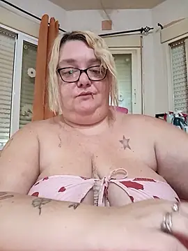 diosacurvy1984 online show from May 29, 8:53 am