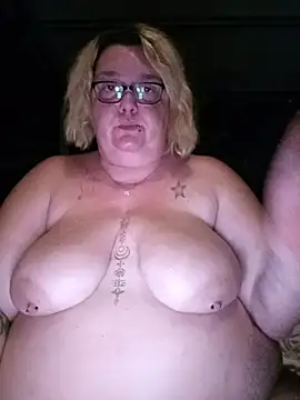 Snapshot of diosacurvy1984 chatting on July 7, 10:35 pm diosacurvy1984 online show from July 7, 10:35 pm