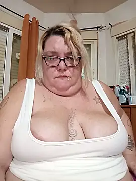 diosacurvy1984 online show from May 28, 7:27 am
