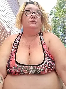 Snapshot of diosacurvy1984 chatting on July 12, 11:00 am diosacurvy1984 online show from July 12, 11:00 am