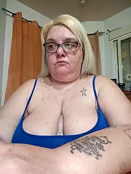 diosacurvy1984 online show from April 8, 7:43 am