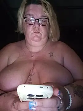 Snapshot of diosacurvy1984 chatting on June 19, 11:09 pm diosacurvy1984 online show from June 19, 11:09 pm