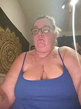 diosacurvy1984 online show from February 17, 10:40 pm