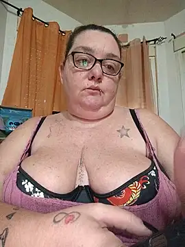 diosacurvy1984 online show from January 11, 9:05 am