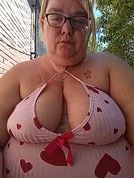diosacurvy1984 online show from June 4, 9:36 am