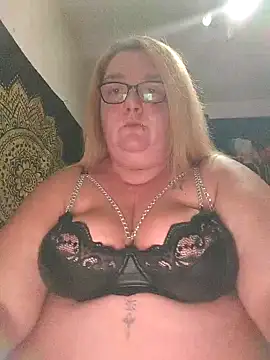 diosacurvy1984 online show from November 5, 10:46 pm