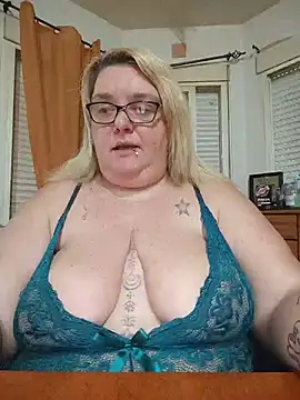 diosacurvy1984 online show from May 20, 7:05 am