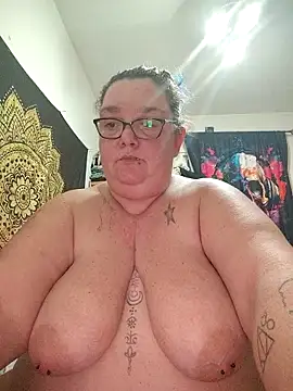 diosacurvy1984 online show from March 25, 9:46 pm