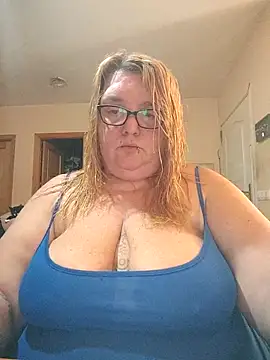 diosacurvy1984 online show from November 28, 8:47 am