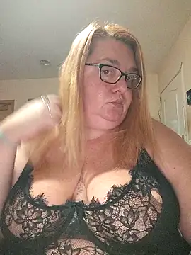 diosacurvy1984 online show from October 28, 7:18 am