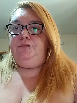 diosacurvy1984 online show from October 18, 9:00 am