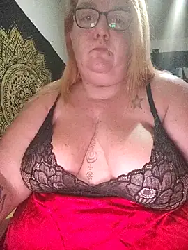 diosacurvy1984 online show from October 17, 8:54 pm