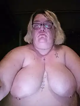 Snapshot of diosacurvy1984 chatting on July 2, 11:11 pm diosacurvy1984 online show from July 2, 11:11 pm