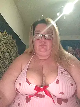 diosacurvy1984 online show from February 10, 11:37 pm