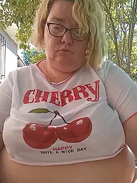 Snapshot of diosacurvy1984 chatting on June 10, 8:48 am diosacurvy1984 online show from June 10, 8:48 am