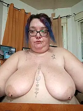 diosacurvy1984 online show from March 16, 7:56 am