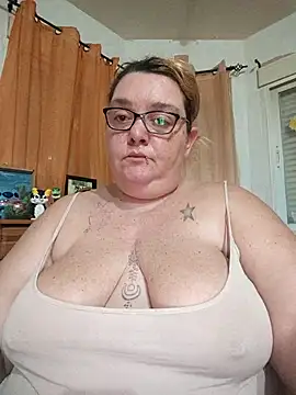 diosacurvy1984 online show from January 15, 8:18 am