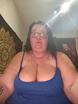 diosacurvy1984 online show from February 22, 9:49 pm