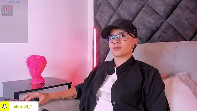 Snapshot of _Eternal_ chatting on June 9, 9:38 pm Eternal online show from June 9, 9:38 pm