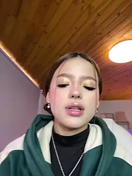 Sofia18 pinkk online show from March 3, 9:05 pm