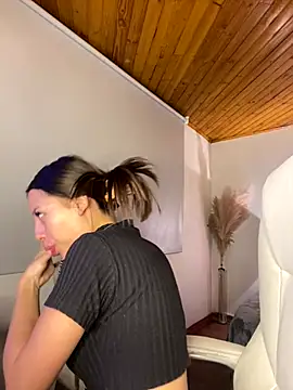 Sofia18 pinkk online show from December 17, 11:10 pm