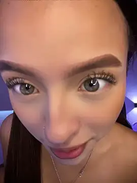 Sofia18 pinkk online show from April 7, 8:10 pm