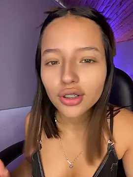 Sofia18 pinkk online show from May 22, 9:35 pm
