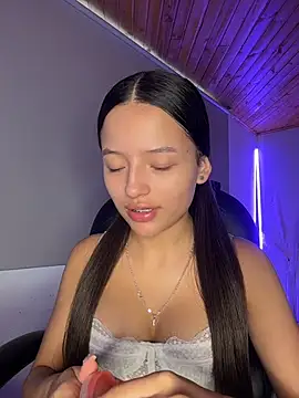 Sofia18 pinkk online show from June 17, 9:47 pm