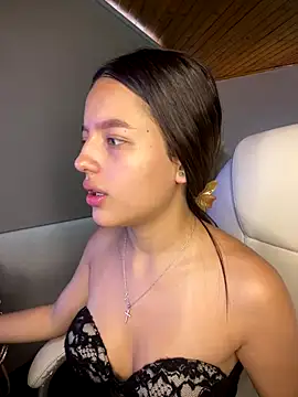 Sofia18 pinkk online show from December 1, 9:15 pm