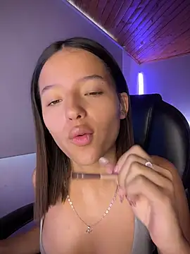 Sofia18 pinkk online show from May 13, 8:38 pm