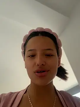 Sofia18 pinkk online show from May 17, 8:09 pm