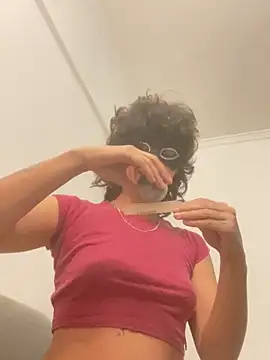 Snapshot of Mia___Love chatting on March 10, 9:40 pm Mia Love online show from March 10, 9:40 pm