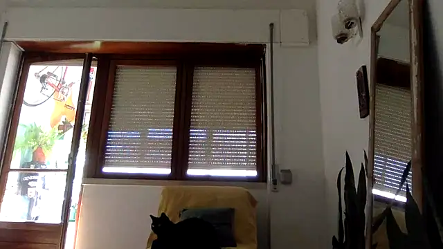 Snapshot of Mia___Love chatting on January 17, 12:10 pm Mia Love online show from January 17, 12:10 pm