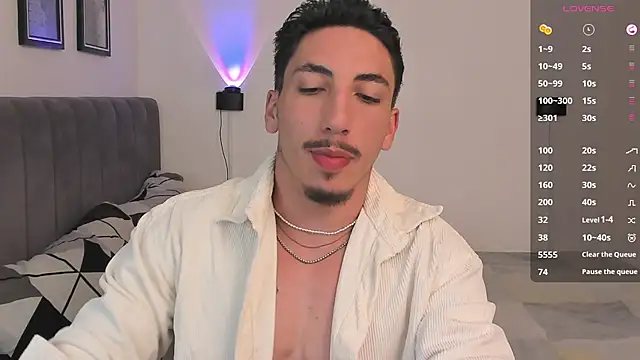 dylanspencer28 online show from February 21, 11:32 pm