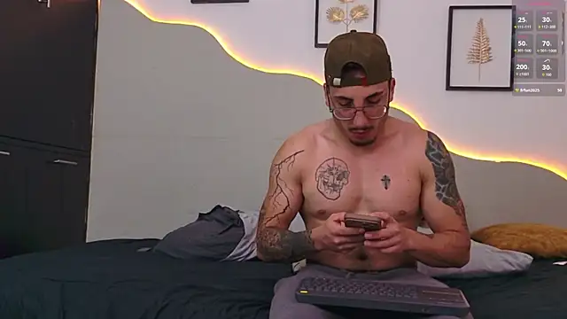 dylanspencer28 online show from May 24, 3:50 am